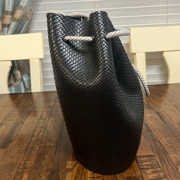 Melissa Bag faux Black Snakeskin Bucket + Baja East Drawstring - Picture 9 of 15